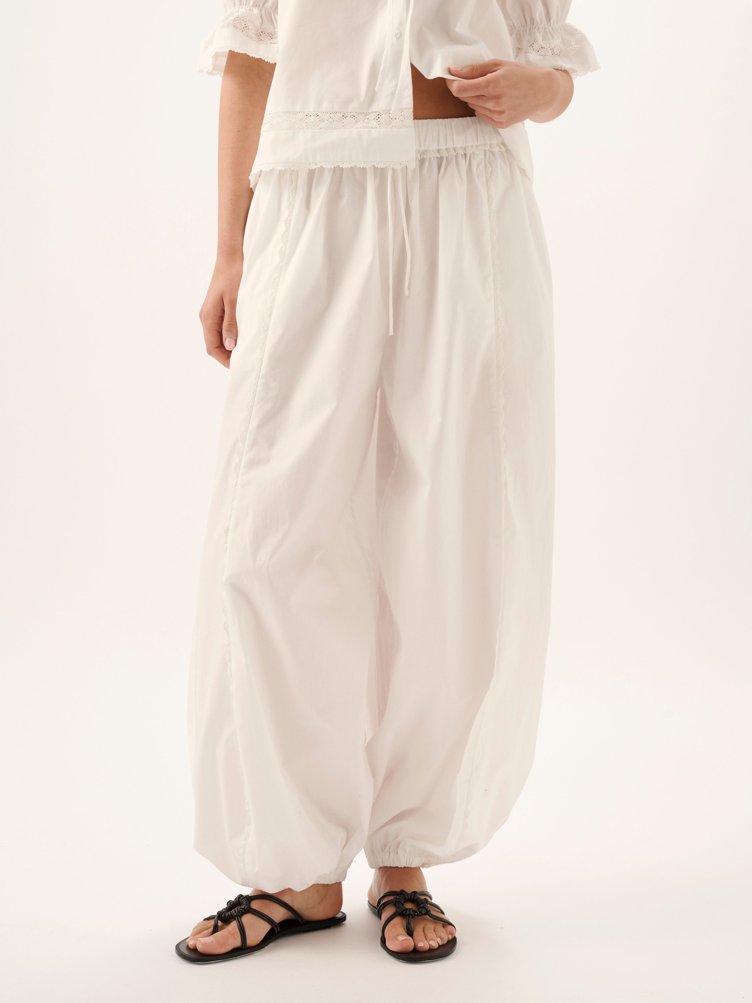 MAISIE PANT | WHITE