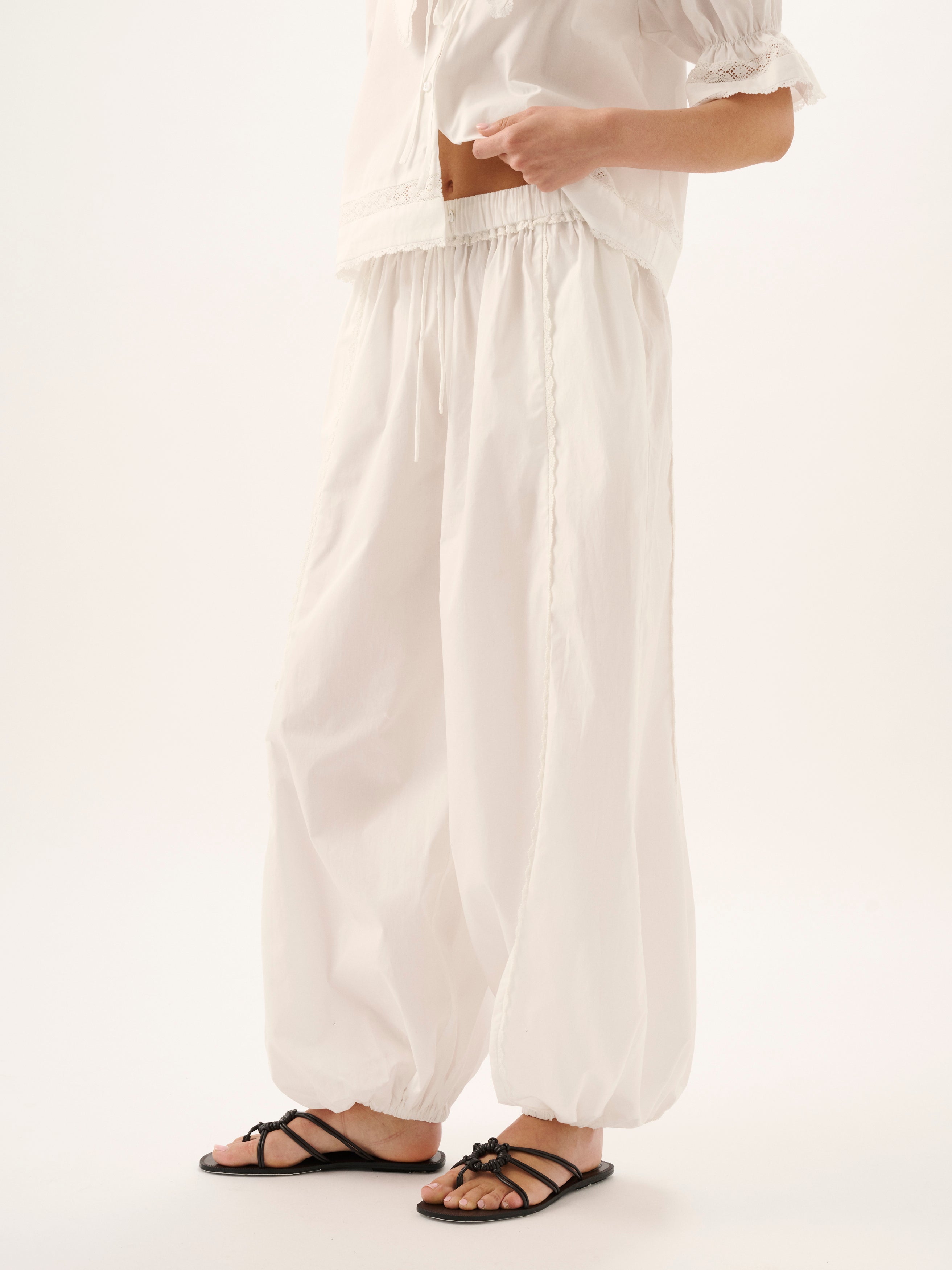 MAISIE PANT | WHITE