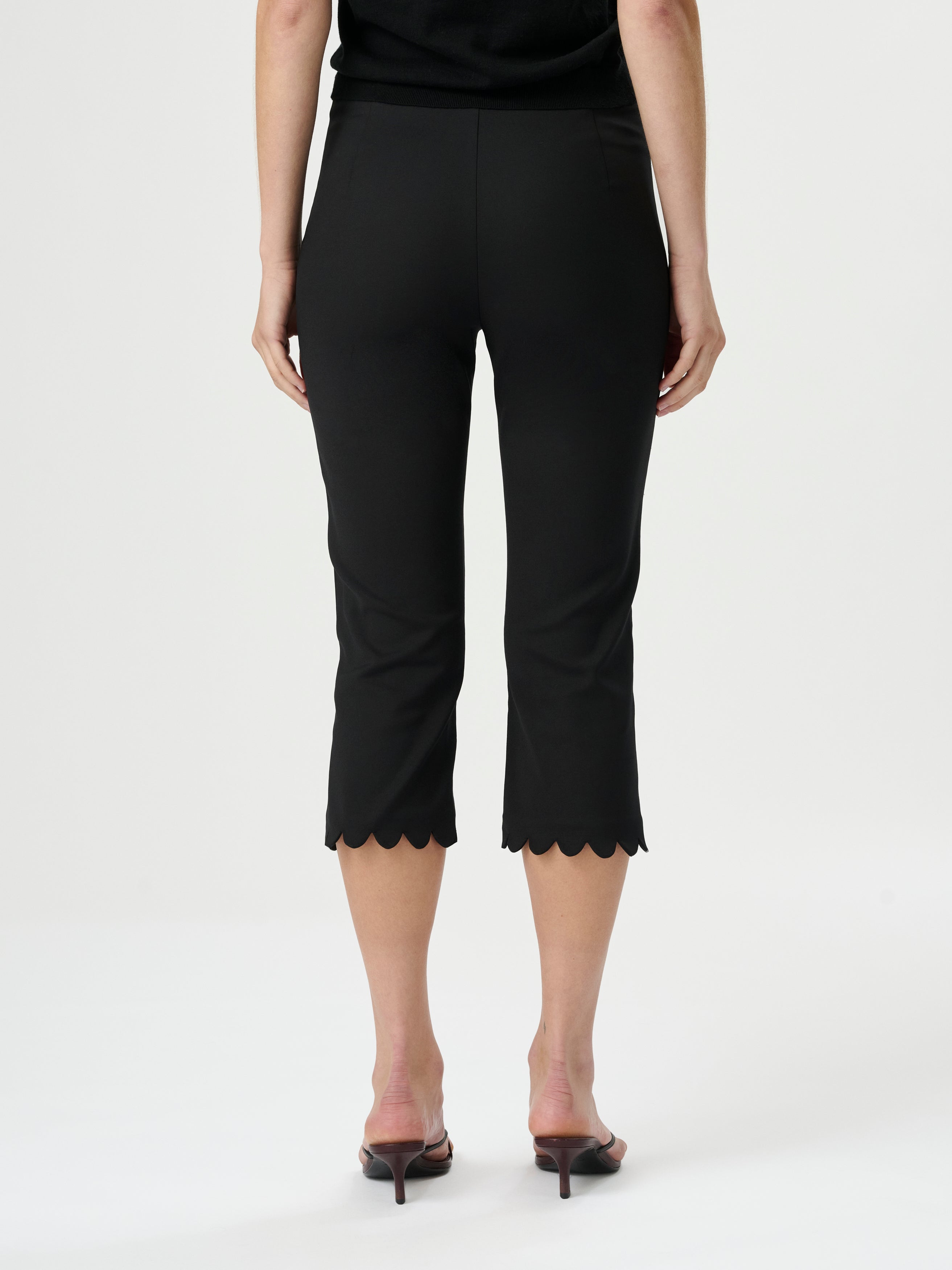 Alfie Capri Black